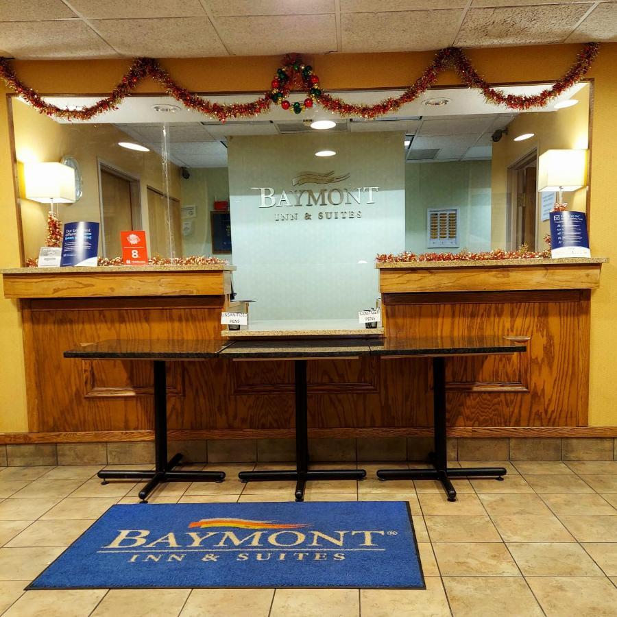 Baymont By Wyndham Portage Hotell Exteriör bild