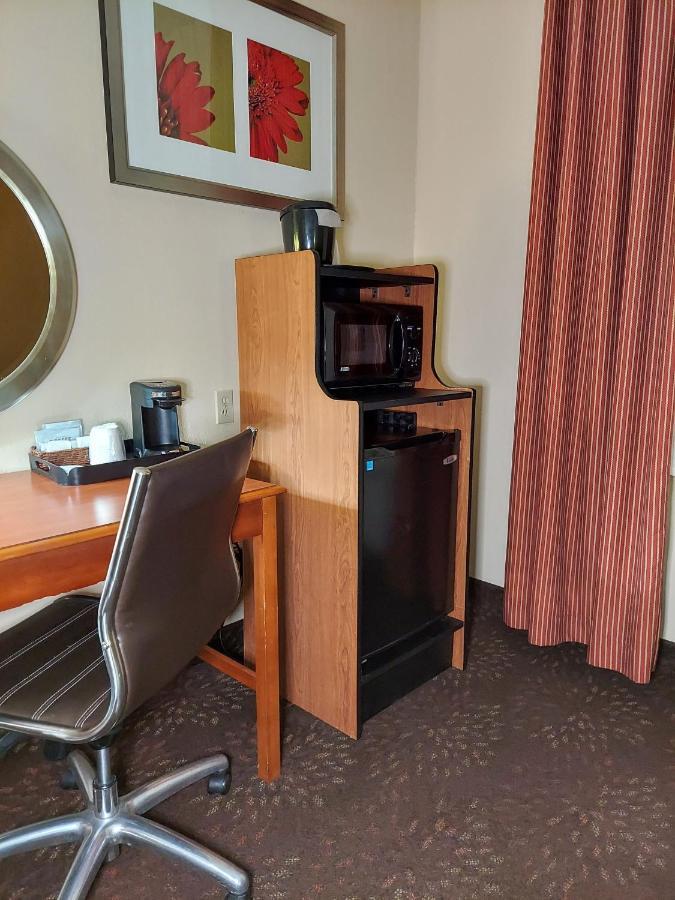 Baymont By Wyndham Portage Hotell Exteriör bild